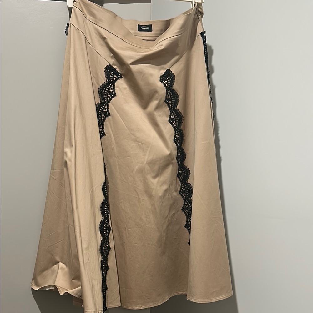Beaded Beige Skirt With Black Lace
